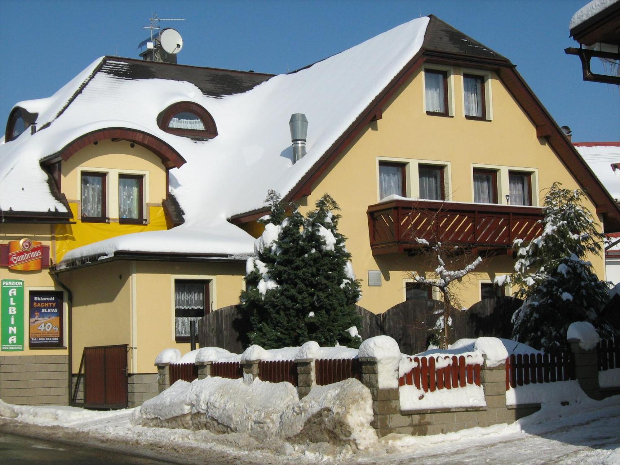 Penzion Albina - Restaurace Vysoké nad Jizerou Exteriör bild