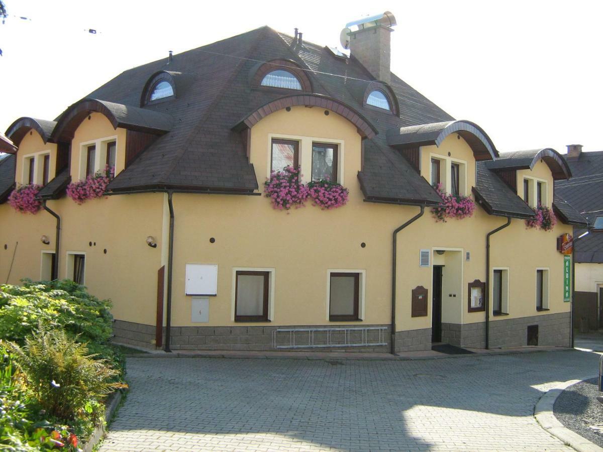 Penzion Albina - Restaurace Vysoké nad Jizerou Exteriör bild